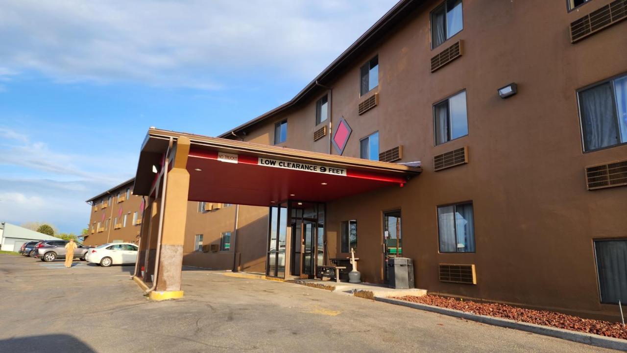 Grizzly Inn Грейт-Фолс Экстерьер фото